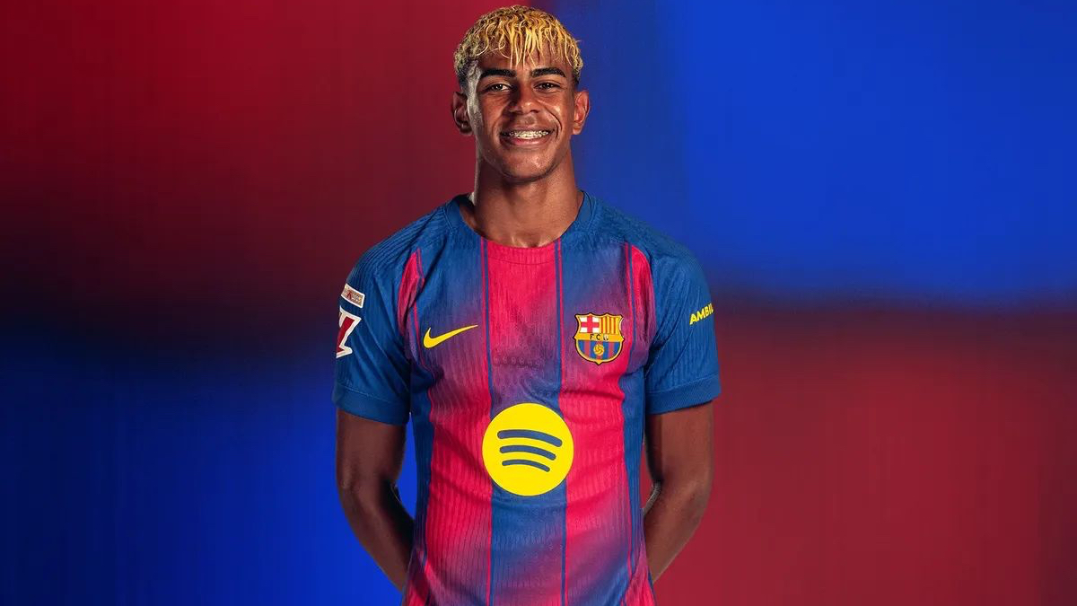 Pemain FC Barcelona Lamine Yamal yang diincar PSG.