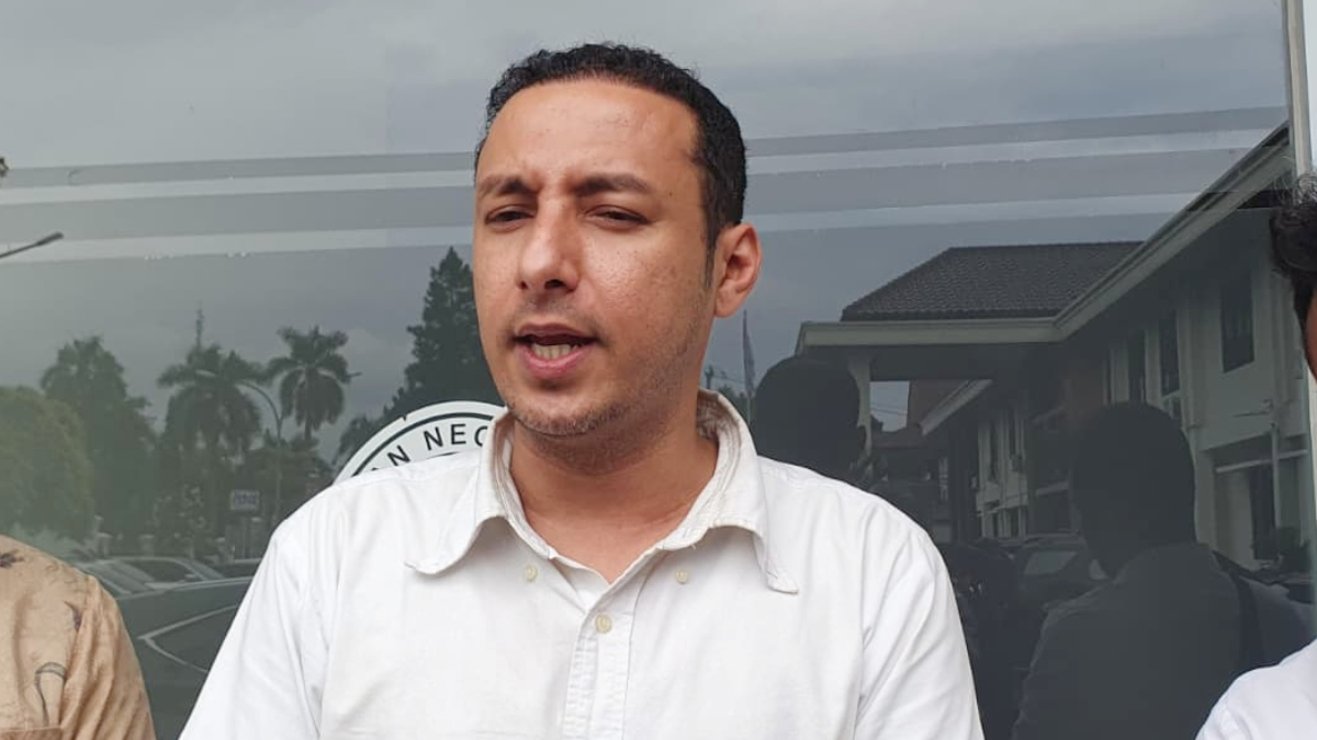 M Daniel pengacara korban Tim Advokasi Santri saat dimintai keterangan di Pengadilan Negeri Cibinong. 