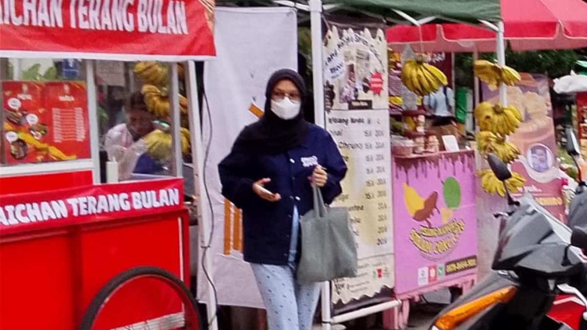 Kawasan GDC merupakan salah satu lokasi para penjual takjil di Kota Depok.
