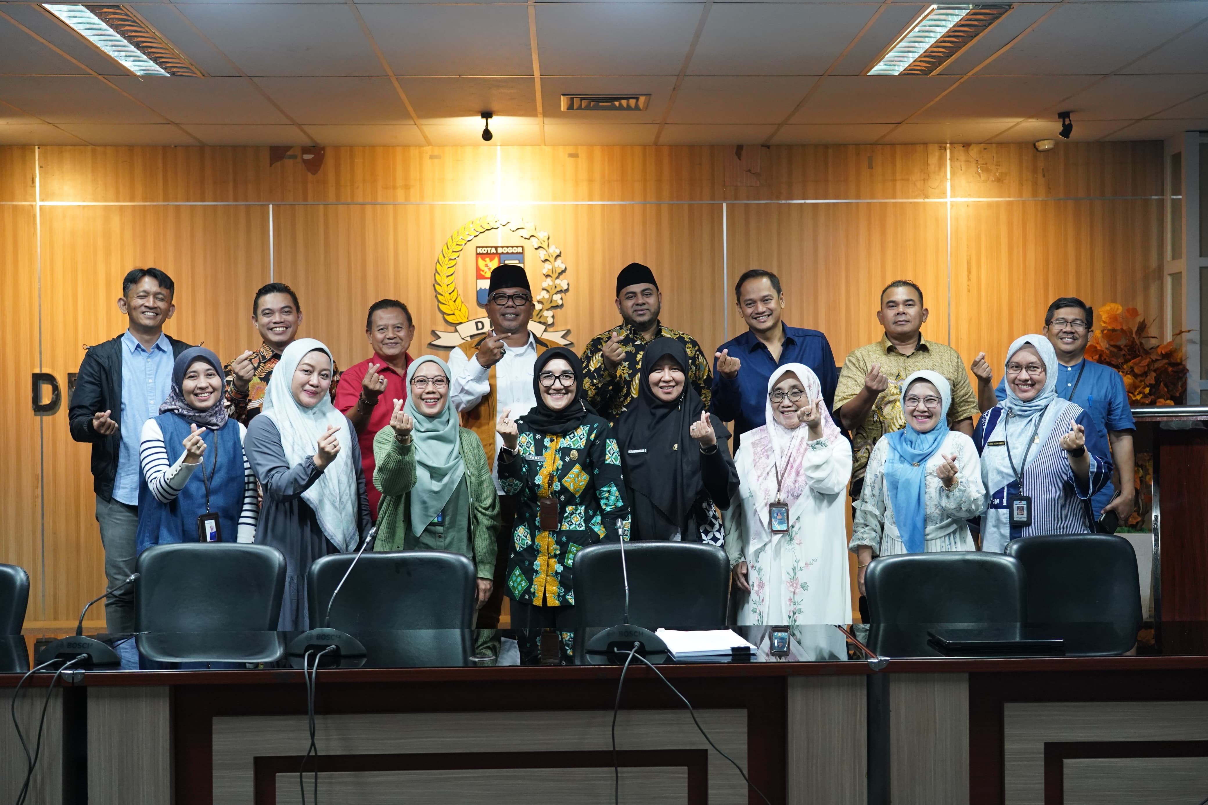 Rapat kerja pembahasan Raperda Penyelenggaraan Kesehatan bersama Pansus DPRD Kota Bogor, Dinas Kesehatan, dan BPJS Kesehatan Kota Bogor. 