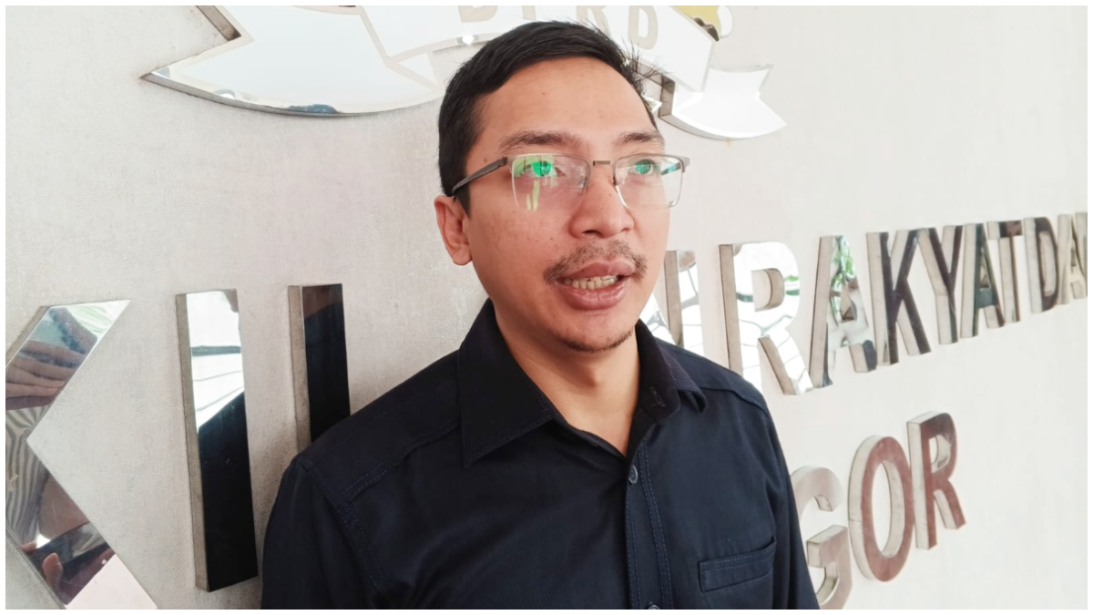 Ketua Komisi IV DPRD Kota Bogor, Fajar Muhamad Nur saat diwawancarai soal program penebusan ijazah.