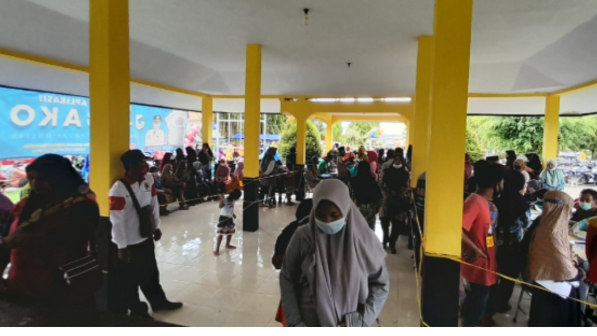 Ilustrasi KPM lakukan pencarian bansos