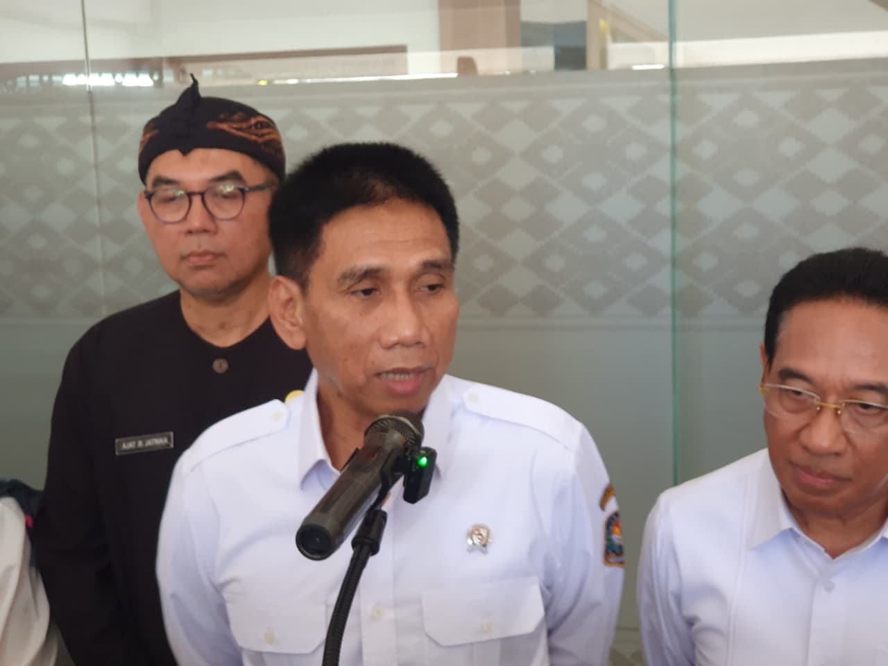 Wakil Menteri Kesehatan, Benjamin Paulus Octavianus dan Wakil Menteri Dalam Negeri Akhmad Wiyagus didampingi Sekretaris Daerah Kabupaten Bogor, Ajat Rochmat Jatnika. 