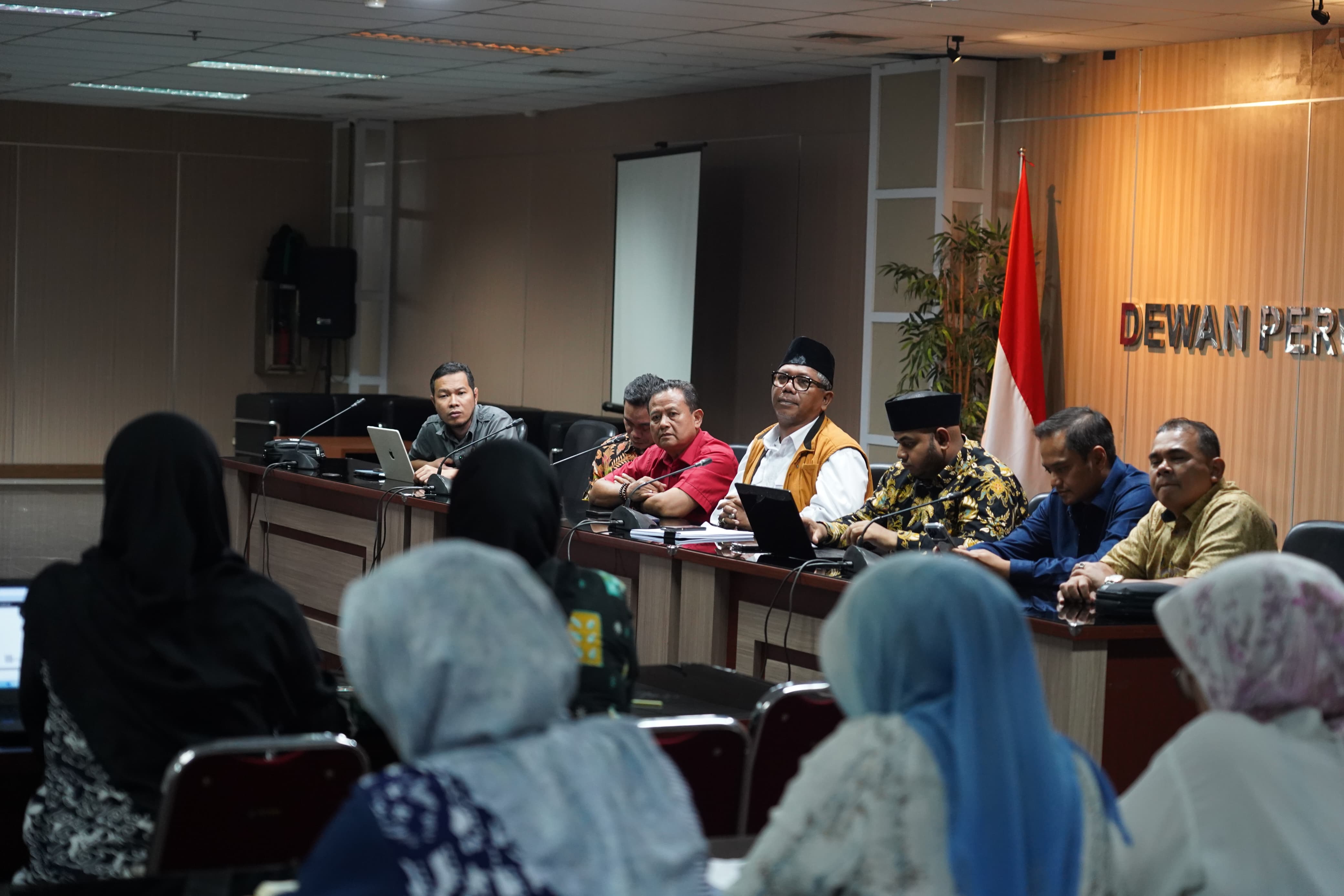 Pansus DPRD Kota Bogor menggelar rapat kerja bersama Disperumkim terkait Raperda Ruang Terbuka Hijau (RTH). 