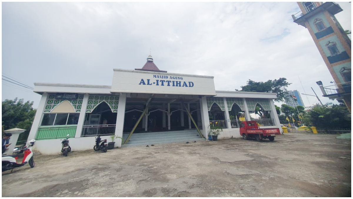 Masjid Al Ittihad tertua di Kecamatan Cibinong.