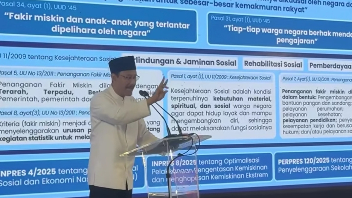 Menteri Sosial Saifullah Yusuf menghadiri penandatanganan kerjasama bersama kementerian koperasi. 