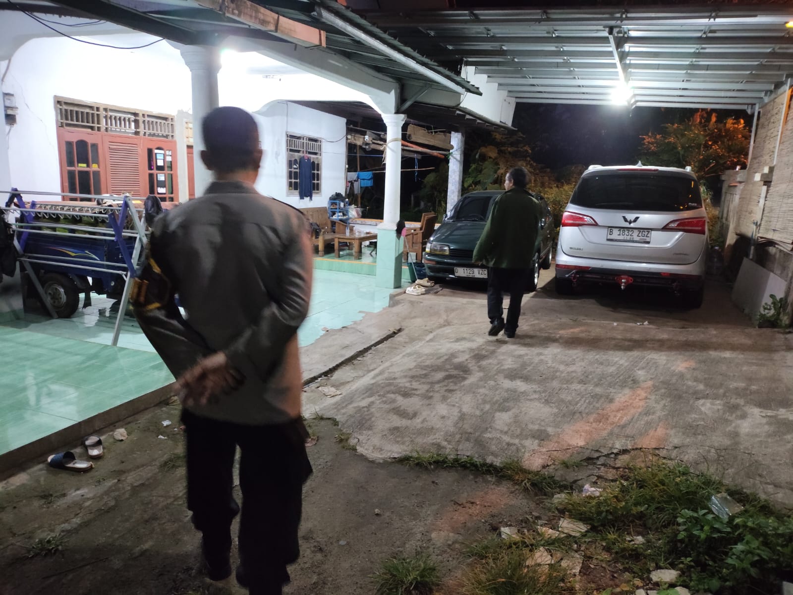 Polisi datangi TKP percobaan pencurian sepeda motor di Sawangan, Kota Depok.