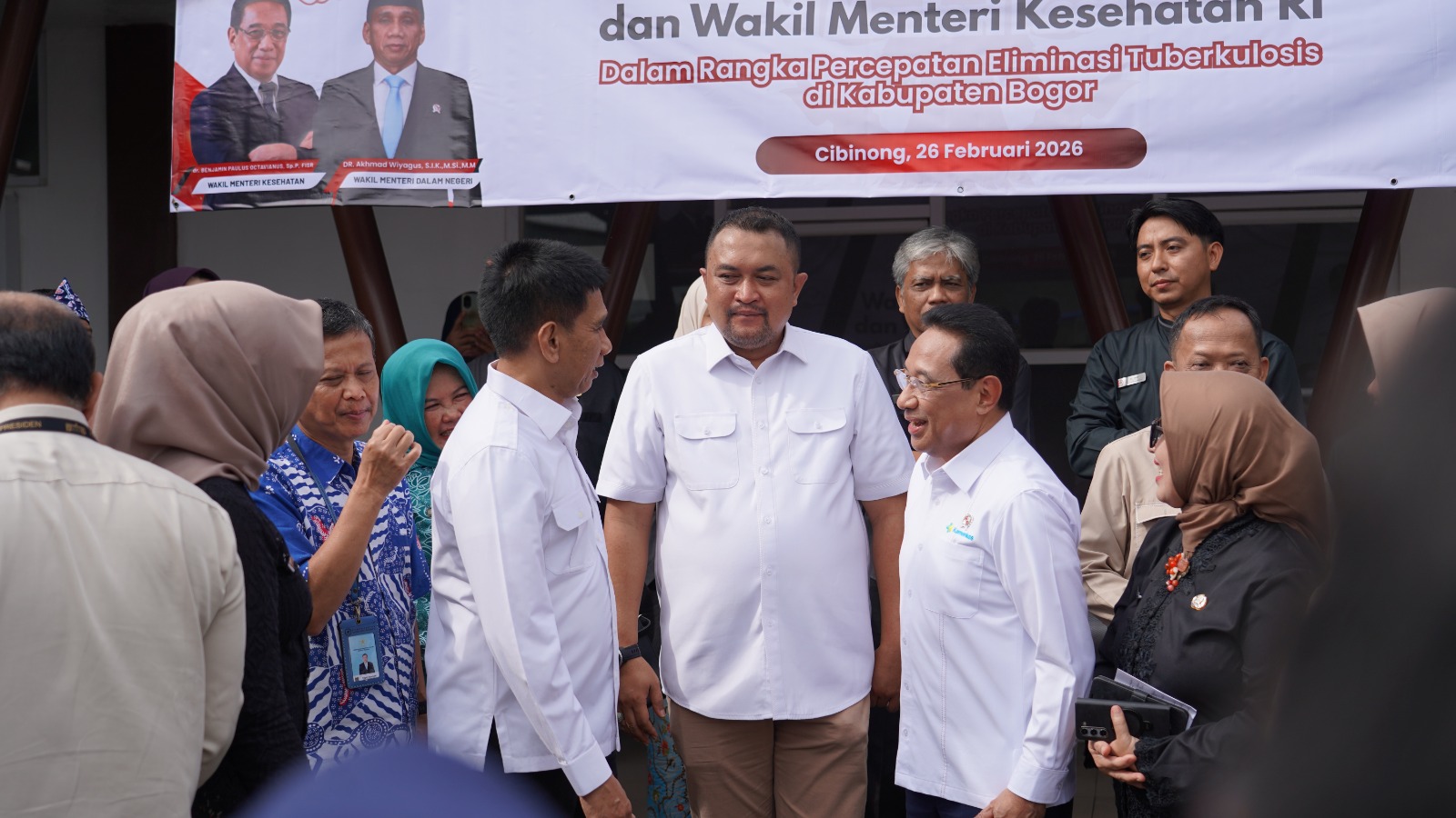 Bupati Bogor, Rudy Susmanto bersama Wamendagri Akhmad Wagiyus dan Wamenkes Benjamin Paulus Ocativianus.
