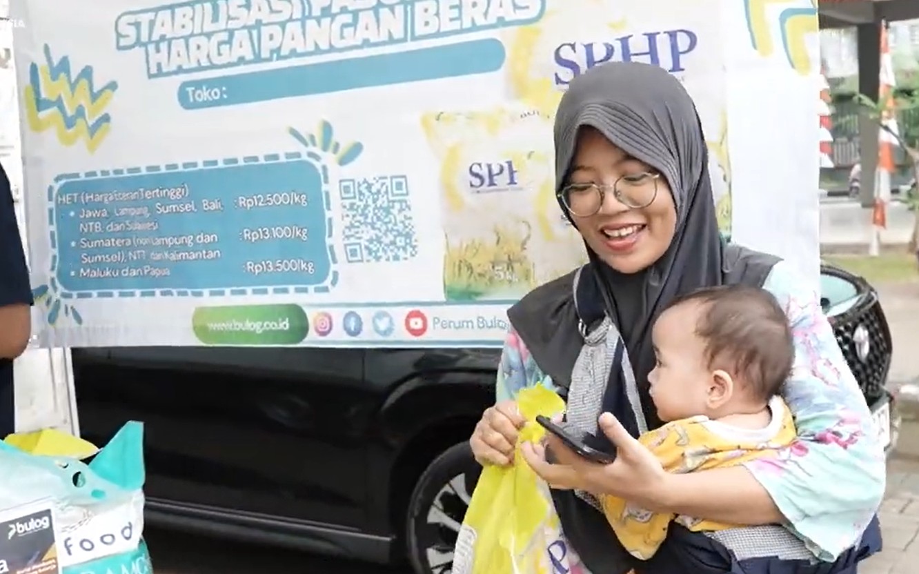 Ilustrasi KPM yang menerima bantuan beras dan minyak goreng