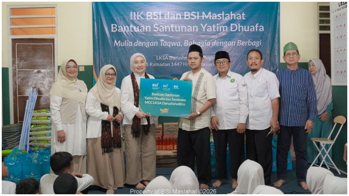 BSI Maslahat bersama IIK BSI Pusat menyalurkan bantuan paket sembako dan santunan bagi anak-anak yatim di LKSA Darushsholihin, Bogor, Senin 23 Februari 2026