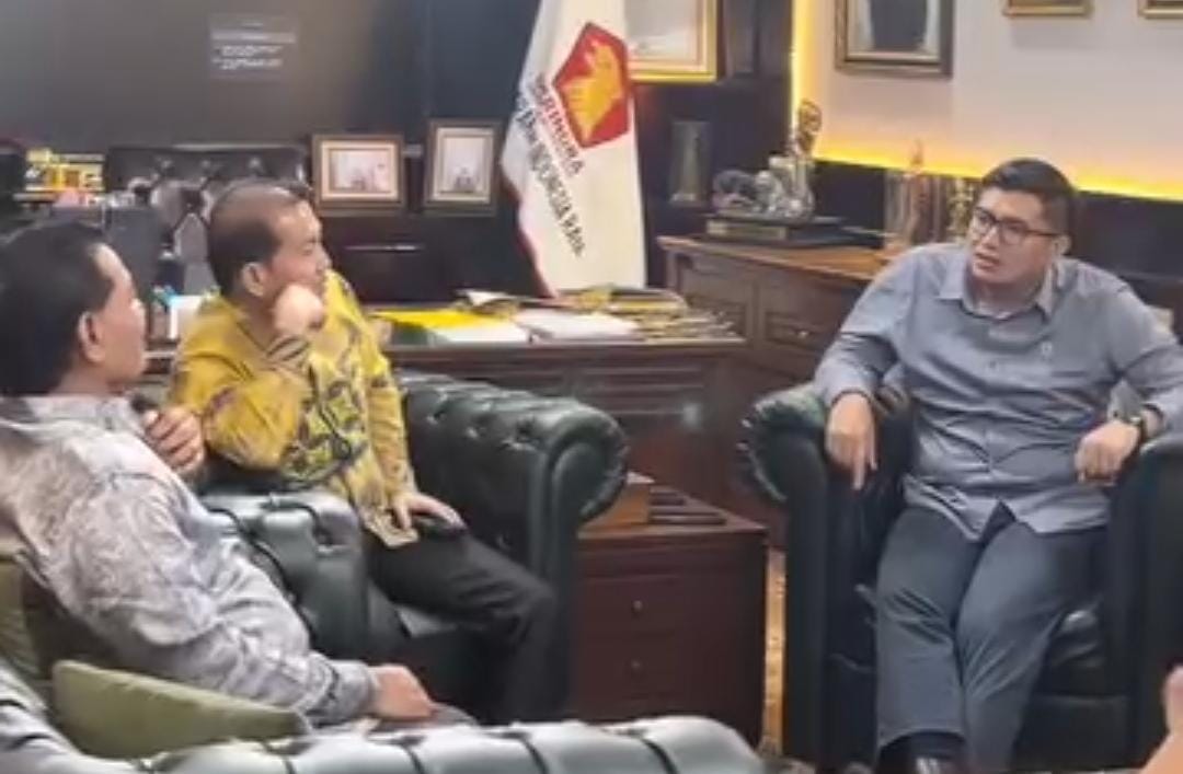 Ketua DPRD Kabupaten Bogor, Sastra Winara saat menerima kunjuangan Ketua Komisi I DPRD Hulu Sungai serta Wakil Ketua II DPRD Kota Tarakan.