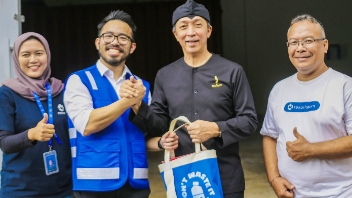 Wali Kota Bogor, Dedie A. Rachim&nbsp;mengunjungi tempat pemulihan material Rekosistem di Jalan Raya Ciawi&ndash;Sukabumi, Kelurahan Harjasari, Kecamatan Bogor Selatan, Kota Bogor.