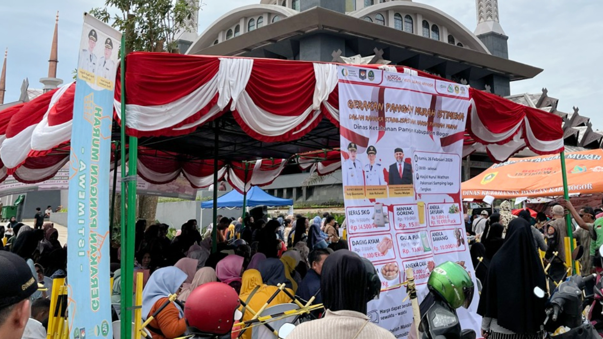 Gerakan Pangan Murah (GPM) digelar Pemerintah Kabupaten Bogor di Masjid Nurul Wathon, Cibinong.