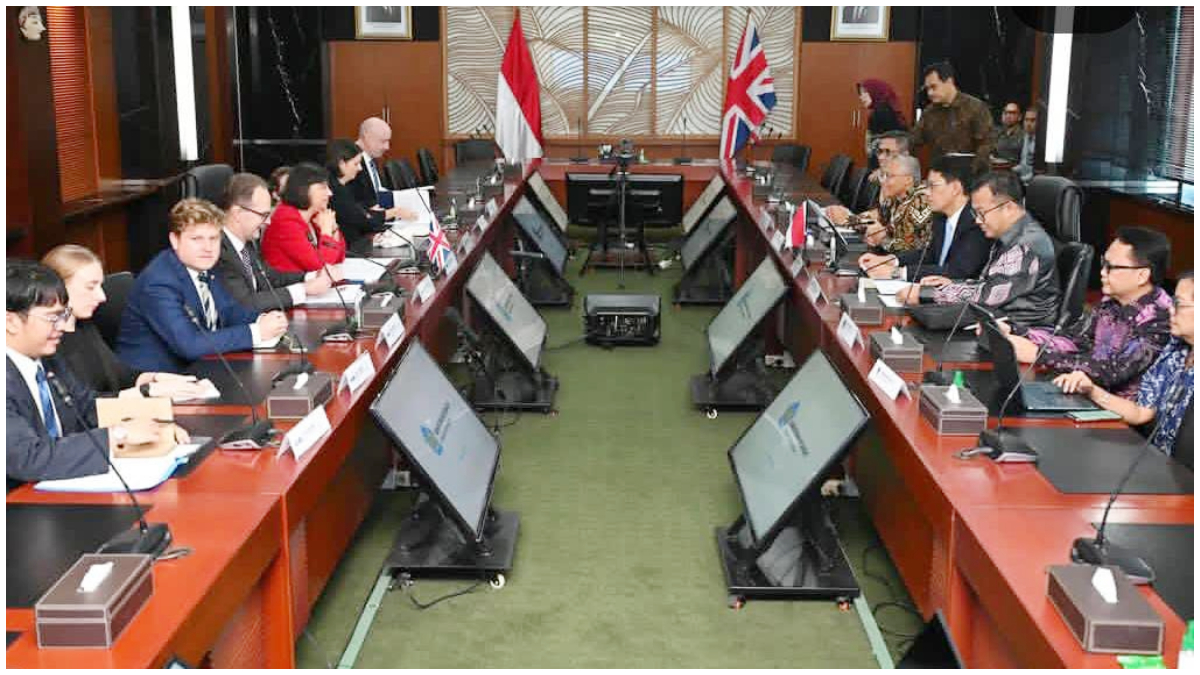Menkeu Purbaya saat menerima kunjungan Minister of State for Indo-Pacific UK Seema Malhotra MP di Kantor Kementerian Keuangan RI. 