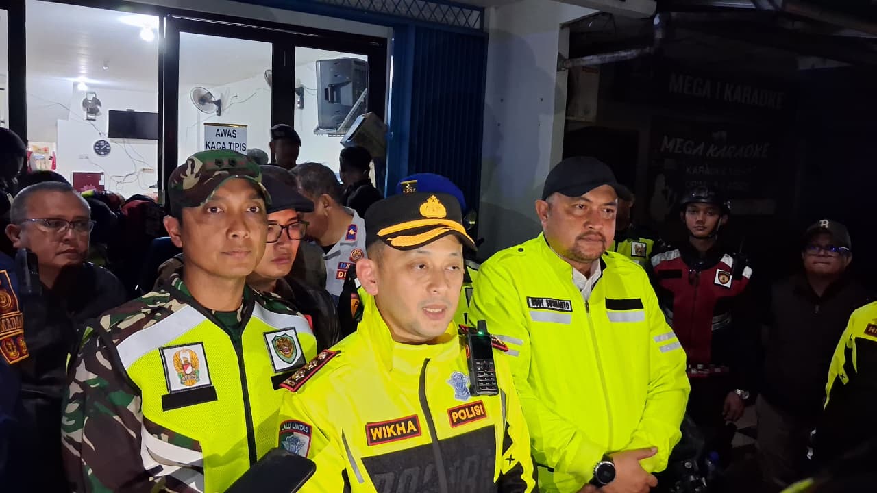 Kapolres Bogor, AKBP Wikha Ardilestanto didampingi Forkopimda Kabupaten Bogor saat memberikan keterangan kepada Radar Bogor usai kegiatan Patroli, Minggu 1 Maret 2026.