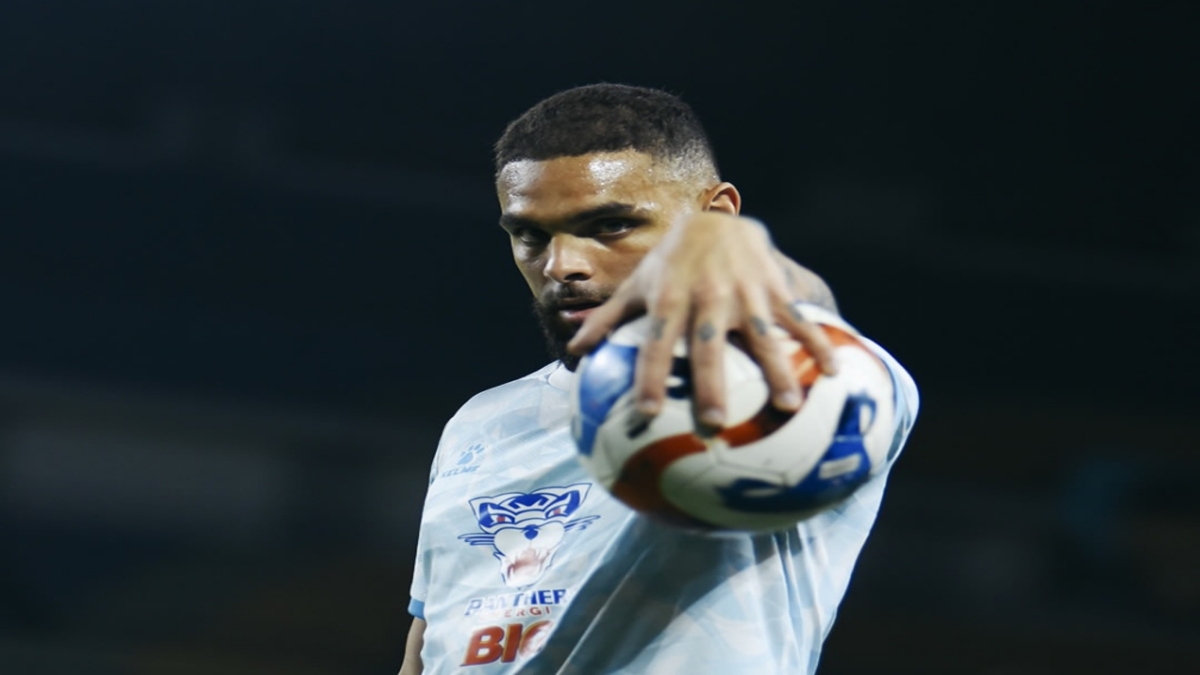 Layvin Kurzawa, salah satu pemain Persib Bandung yang diprediksi akan tampil saat melawan Persebaya.