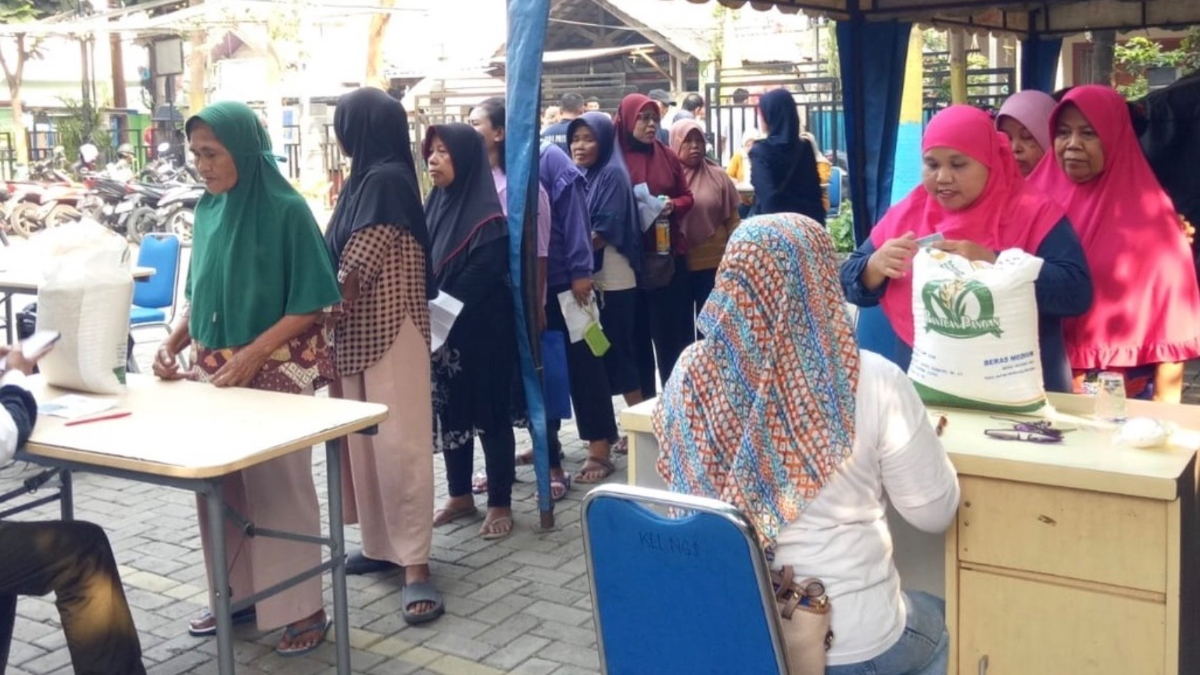 Ilustrasi penyaluran bansos PKH dan sembako