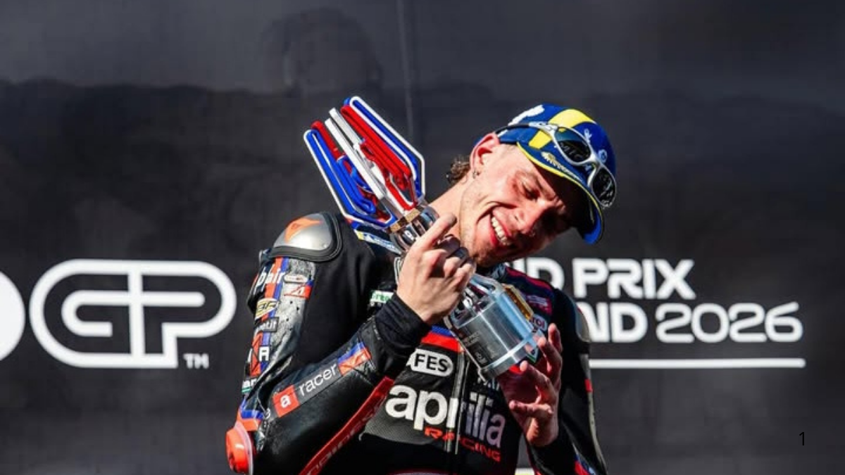 Bezzecchi saat naik podium pertama dalam seri GP Thailand