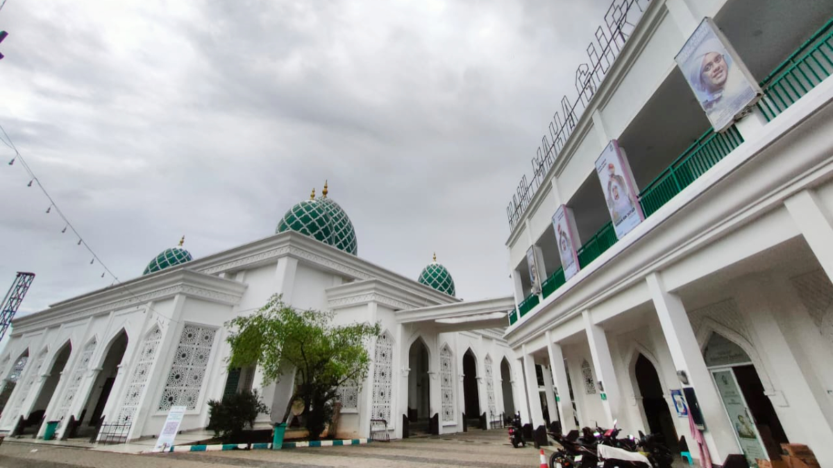 Masjid Mustafa Nurul Center berlokasi di Jalan Kampung Sawah, Jatimulya, Kecamatan Cilodong, Kota Depok.