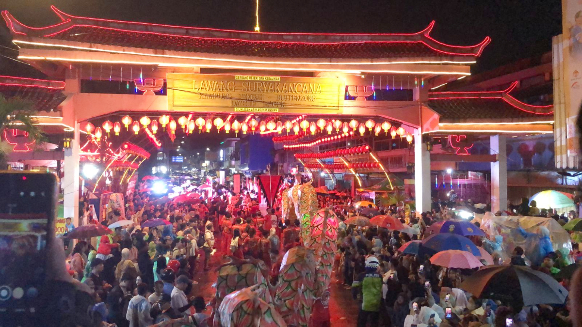 Suasana Bogor Street Festival Cap Go Meh (BSF CGM) 2026 Selasa, 3 Maret 2026 malam dipadati pengunjung.