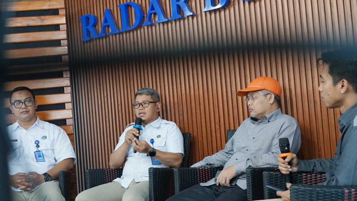 Talk show terkait bahaya vape mengadirkan narasumber dari BNN Kabupaten Bogor dan Anggota DPRD Kabupaten.