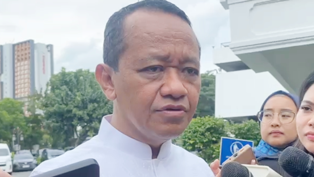 Menteri ESDM Bahlil Lahadalia saat menyampaikan keterangan kepada wartawan di Jakarta, Rabu, 4 Maret 2026. 