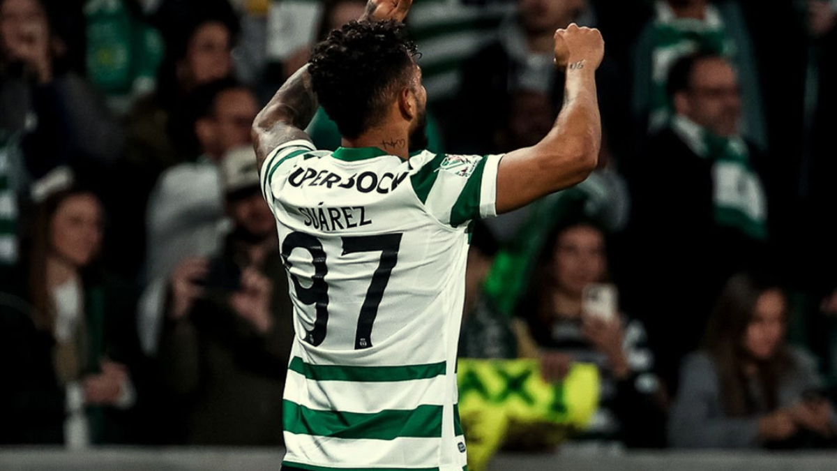 Pemain&nbsp;Sporting CP Luis Suarez mencetak gol saat melawan Porto.
