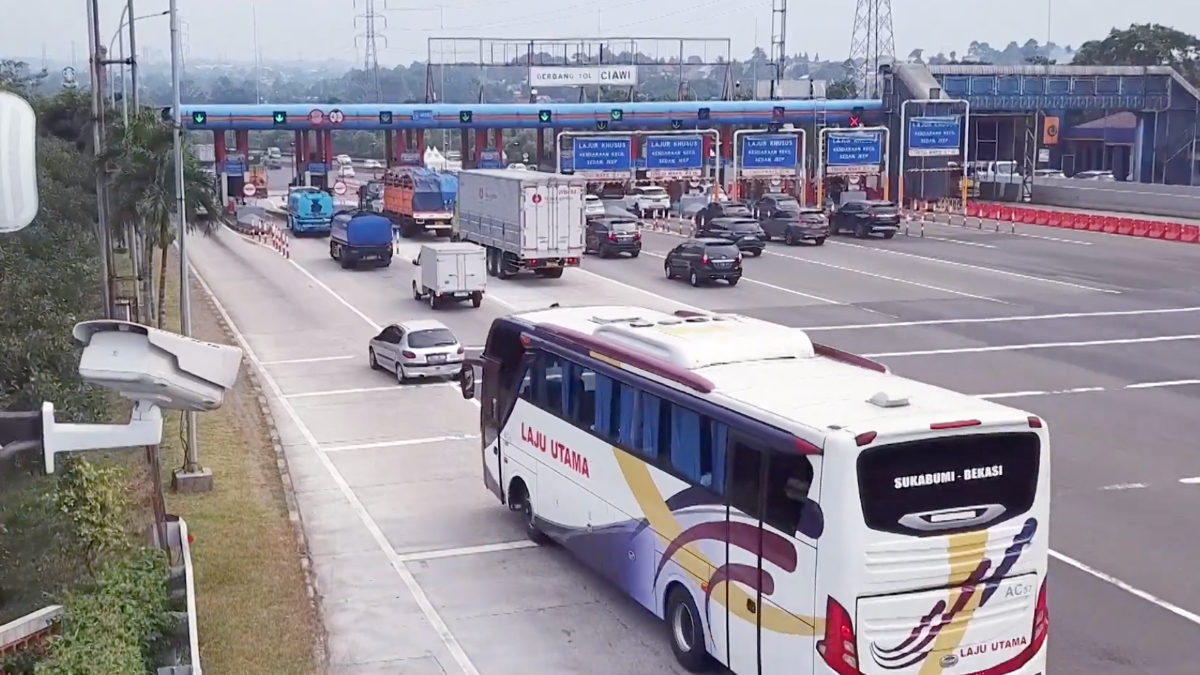 Ilustrasi gerbang tol dengan diskon tarif tol saat arus mudik dan balik lebaran.
