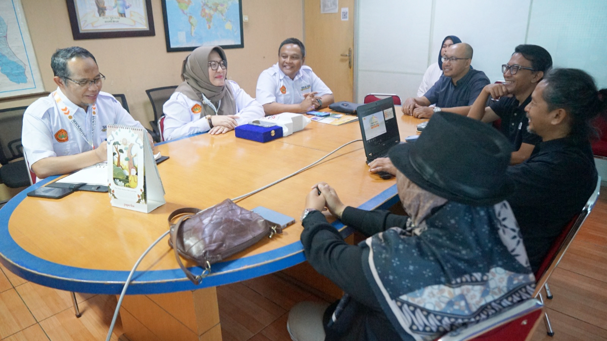 Dekan Sekolah Vokasi Unpak, Dr. Lia Dahlia Iryani saat melakukan audiensi bersama CEO Radar Bogor Grup Nihrawati AS di Graha Pena Radar Bogor, Rabu, 4 Maret 2026.