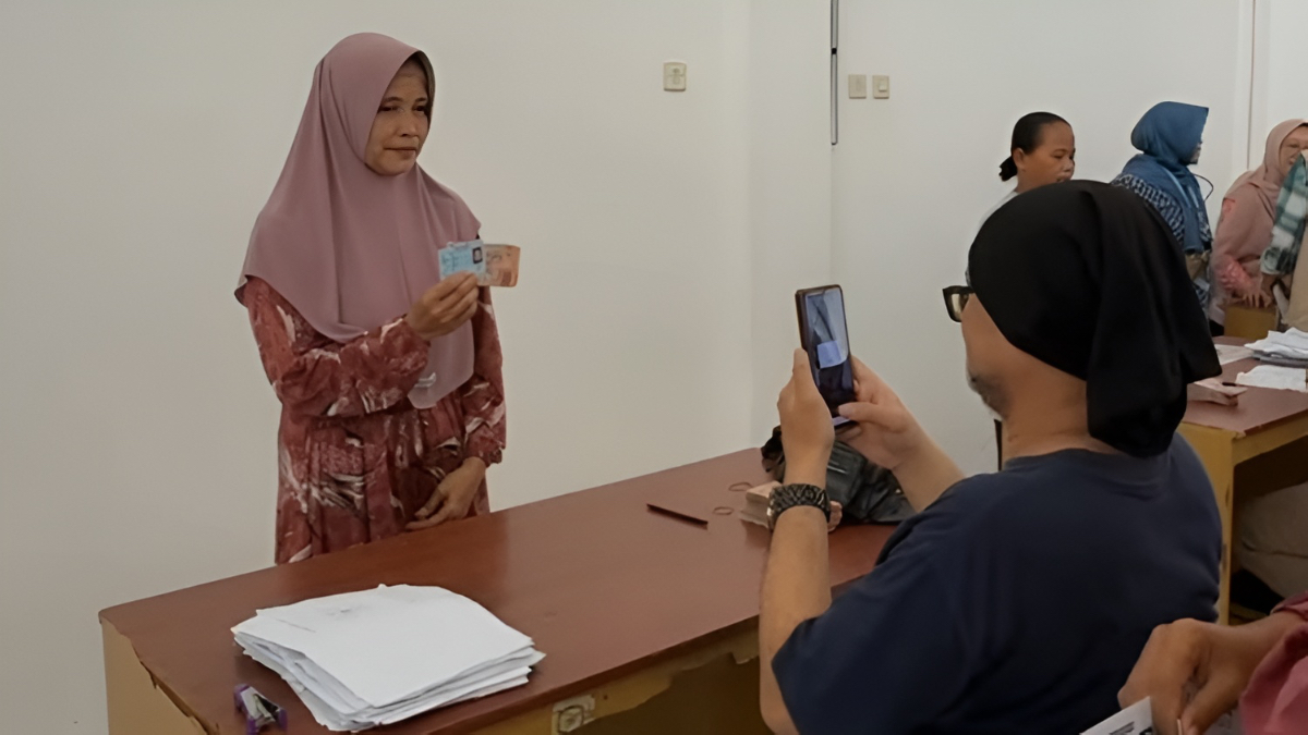 Ilustrasi KPM bansos penerima bantuan tambahan pangan Ramadhan 2026.
