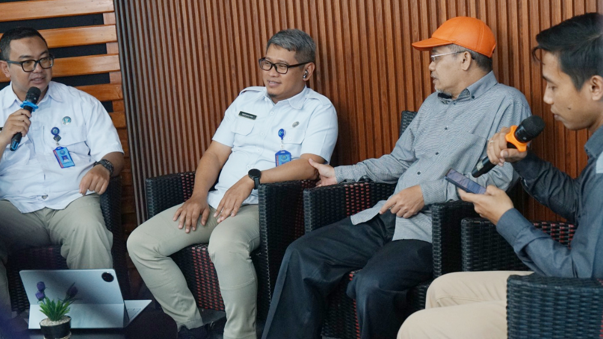 Talk show terkait vape mengadirkan narasumber dari BNN Kabupaten Bogor dan DPRD Kabupaten.