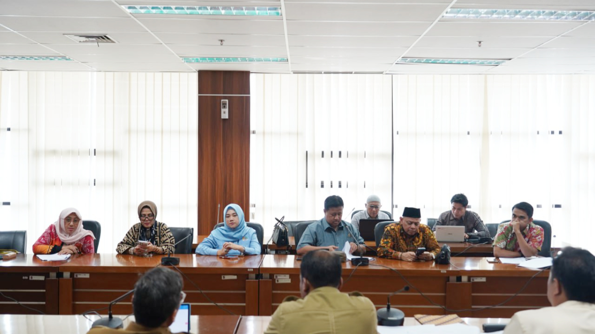 Rapat Pansus DPRD Kota Bogor terkait Raperda tentang Penyelenggaraan Pasar Rakyat.