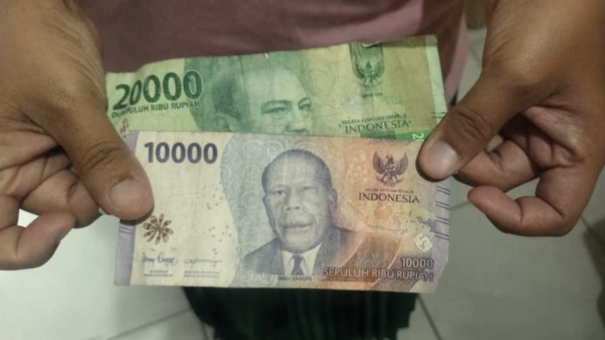 ILUSTRASI: Pecahan uang Rp10.000 dan Rp20.000 dicari warga di ATM.