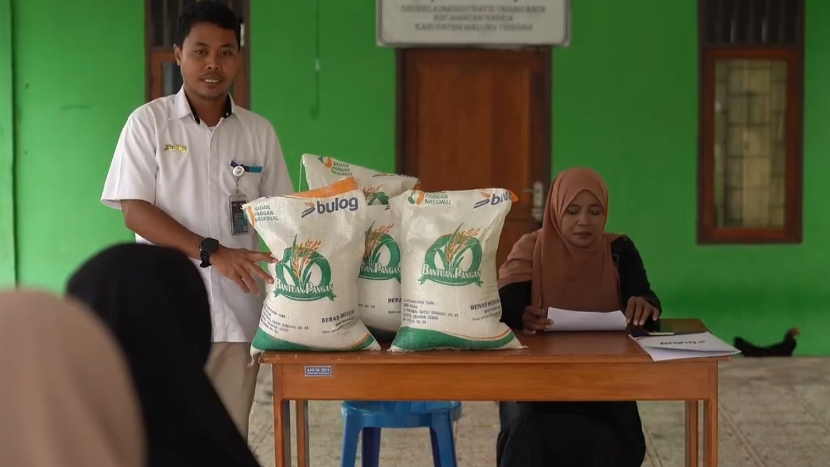 Ilustrasi penyaluran bansos berupa bantuan pangan