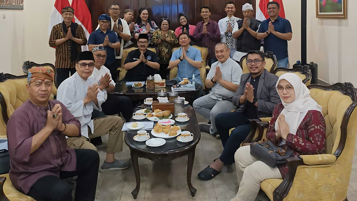 Komunitas Masyarakat Peduli Yatim selenggarakan&nbsp;Bazar UMKM dan santunan di&nbsp;Bumi Ageung Batutulis Kota Bogor.