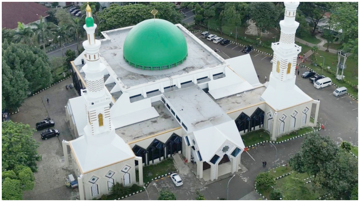 Tampak dari atas kawasan Masjid Agung Baitul Faidzin, Cibinong Bogor.