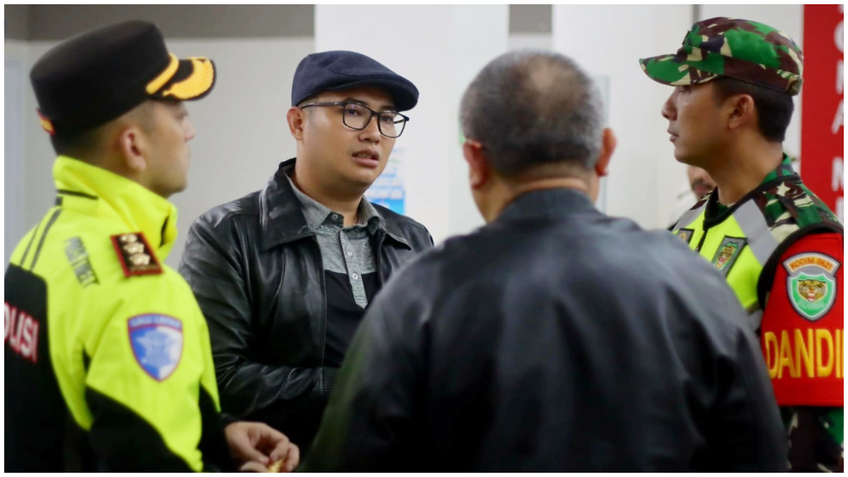 Ketua DPRD Kabupaten Bogor, Sastra Winara saat patroli gabungan. 
