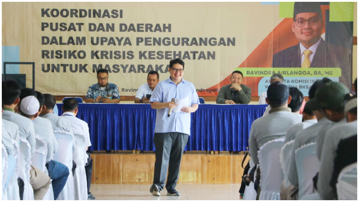 Ravindra Airlangga  pada sosialisasi Undang-Undang serta Bimtek kesehatan yang dirangkaikan dengan program Cek Kesehatan Gratis di Cibinong Bogor.