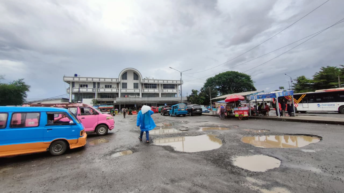 Kondisi terminal terpadu dan Stasiun Depok Baru, Kamis, 5 Maret 2026.