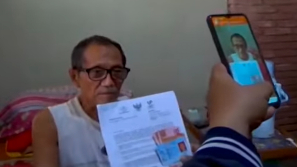 Ilustrasi pencairan dana bansos.