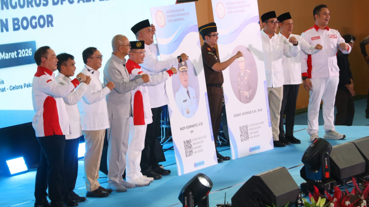 Bupati Bogor Rudy Susmanto menghadiri pembukaan Optimalilasi Jaksa Jaga Desa di Lapangan Tenis Indoor, Pakansari, Cibinong.