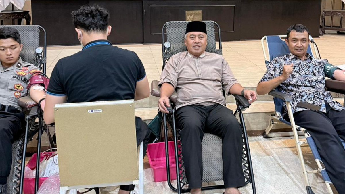 Donor darah yang digelar PMI Kota Bogor di Gedung Paseban Sri Baduga, Jumat, 6 Maret 2026 malam.