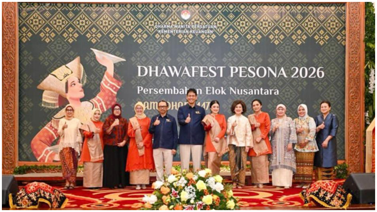 Suasana pembukaan festival dan deretan tenan UMKM dalam kegiatan Dhawafest 2026. 