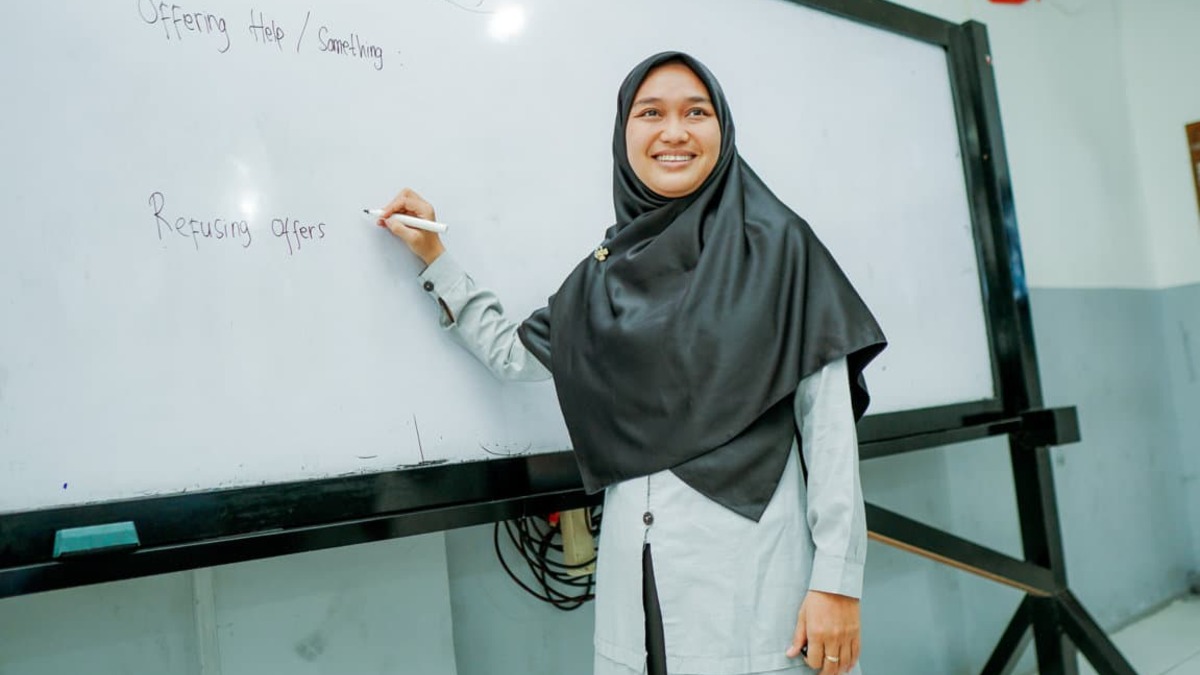 Ilustrasi guru mengajar di kelas