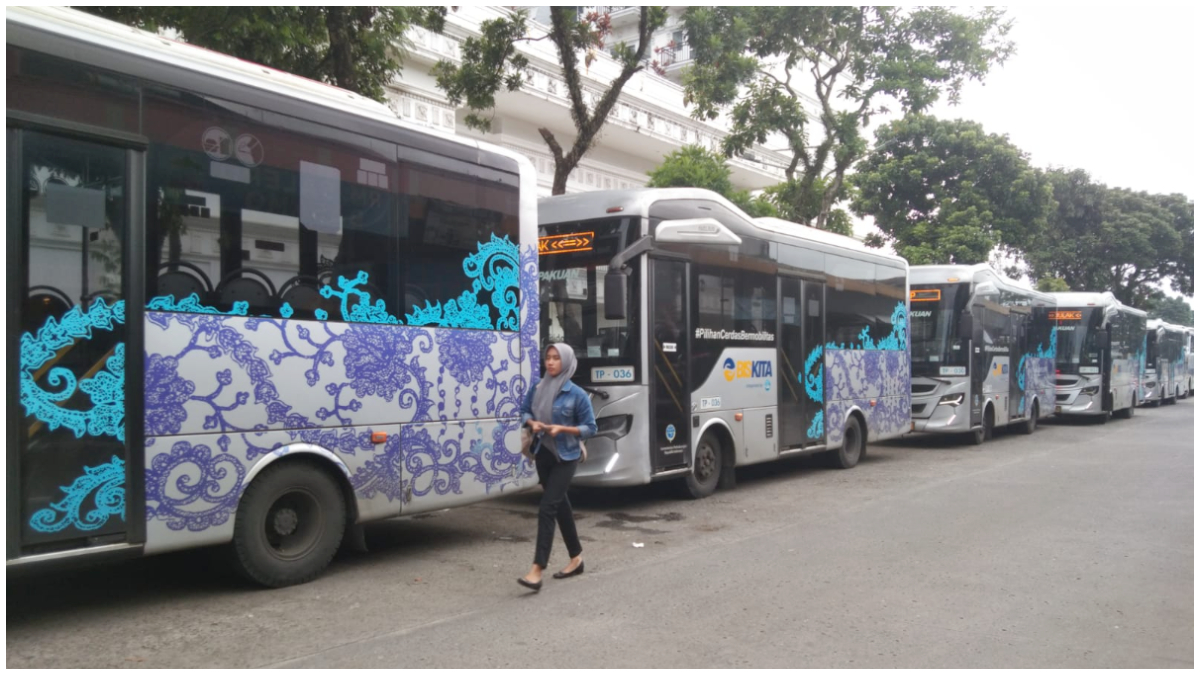 Biskita Transpakuan saat menunggu penumpang di Terminal Bubulak Kota Bogor. 