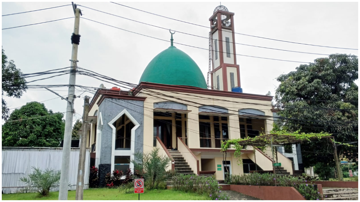 Tampak depan Masjid Al-Ikhlas Taman Sari Persada, Kelurahan Cibadak Kota Bogor.