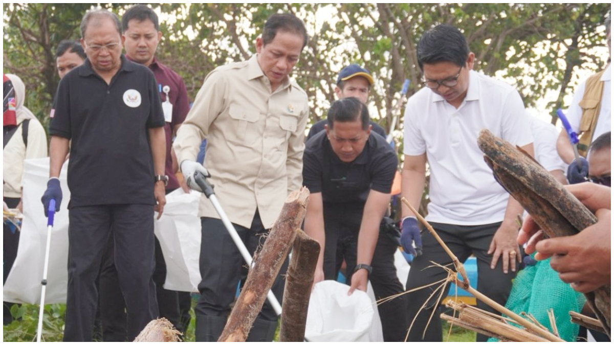 Menteri LH pada kegiatan korve di Kabupaten Badung, Kamis 5 Maret 2026.