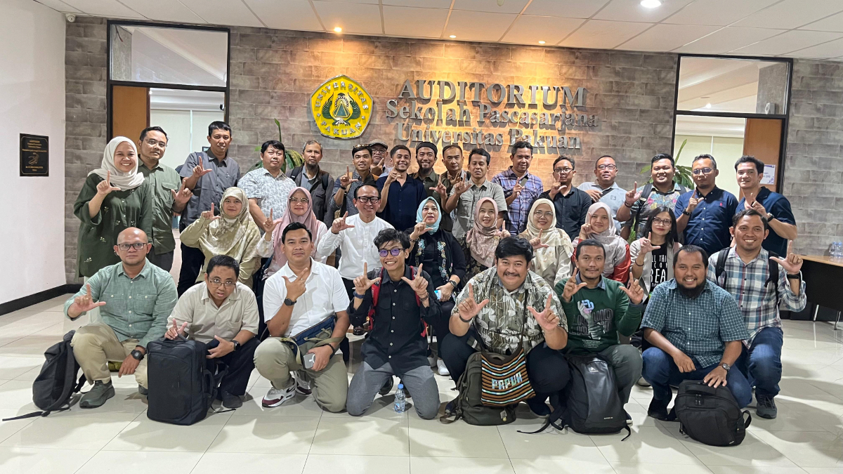 Kegiatan Prodi Manajemen Lingkungan Sekolah Pascasarjana Unpak Bogor dalam melestarikan lingkungan.