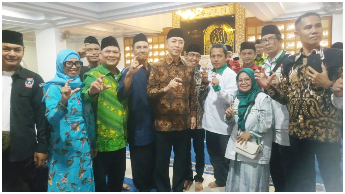 Wali Kota Bogor,&nbsp;Dedie Rachim saat hadir pada kegiatan santunan anak yatim dan buka puasa bersama di Balaikota Bogor.
