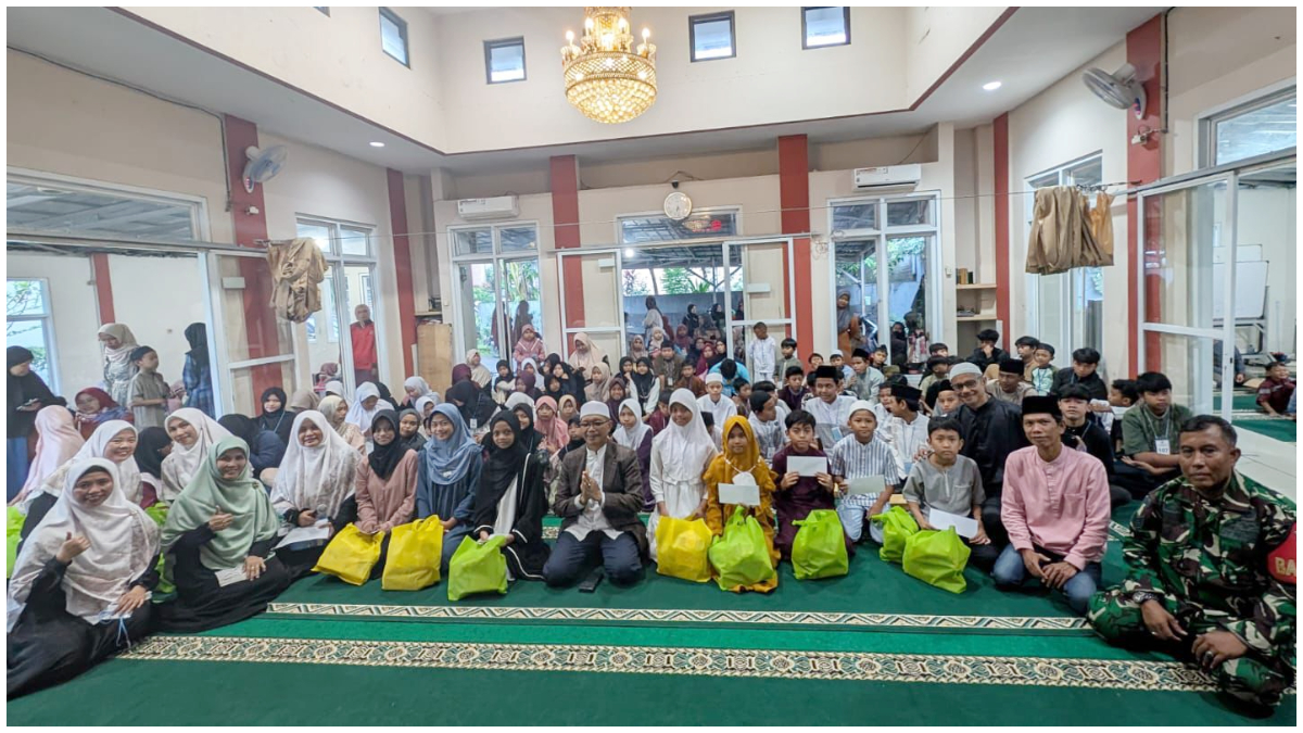 Dewan Kemakmuran Masjid Al Muttaqin Perumahan Bogor View II sag menggelar santunan anak yatim.